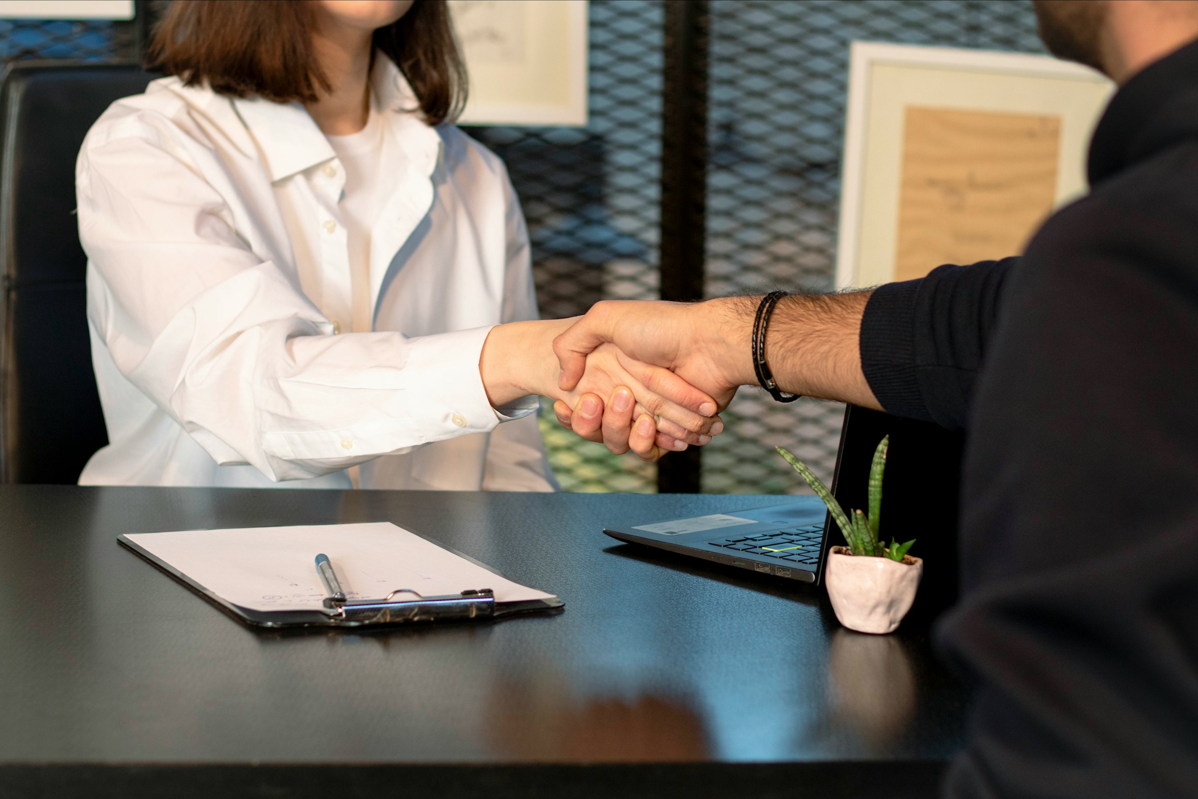 shaking hands - Egyptian Labour Law