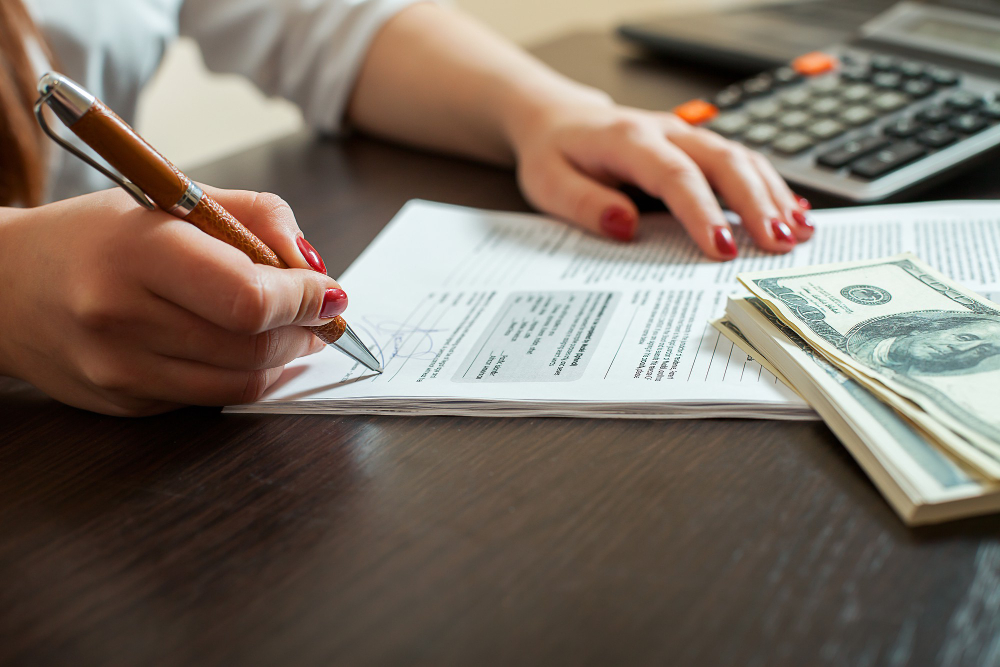 woman writing - Multi-Country Payroll Outsourcing