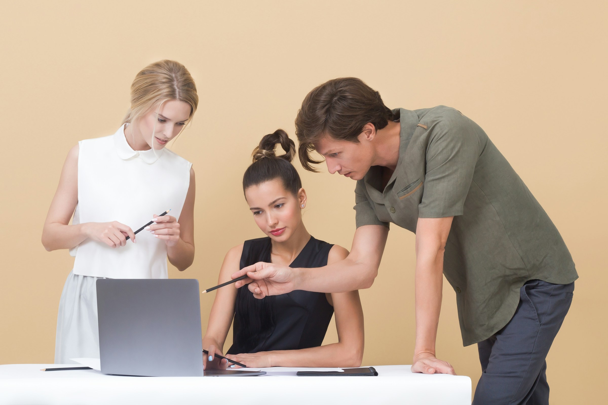 employees working - Employee Benefits in Saudi Arabia
