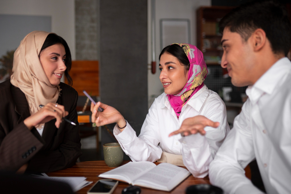 employees talking - Saudisation
