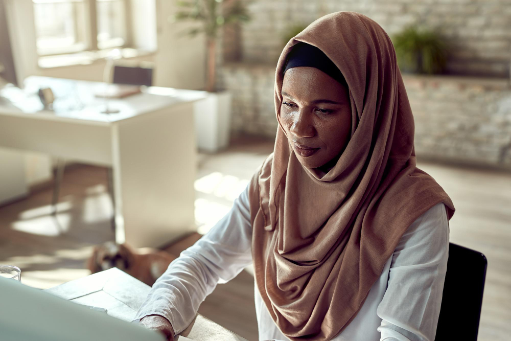 woman using a laptop - Nitaqat