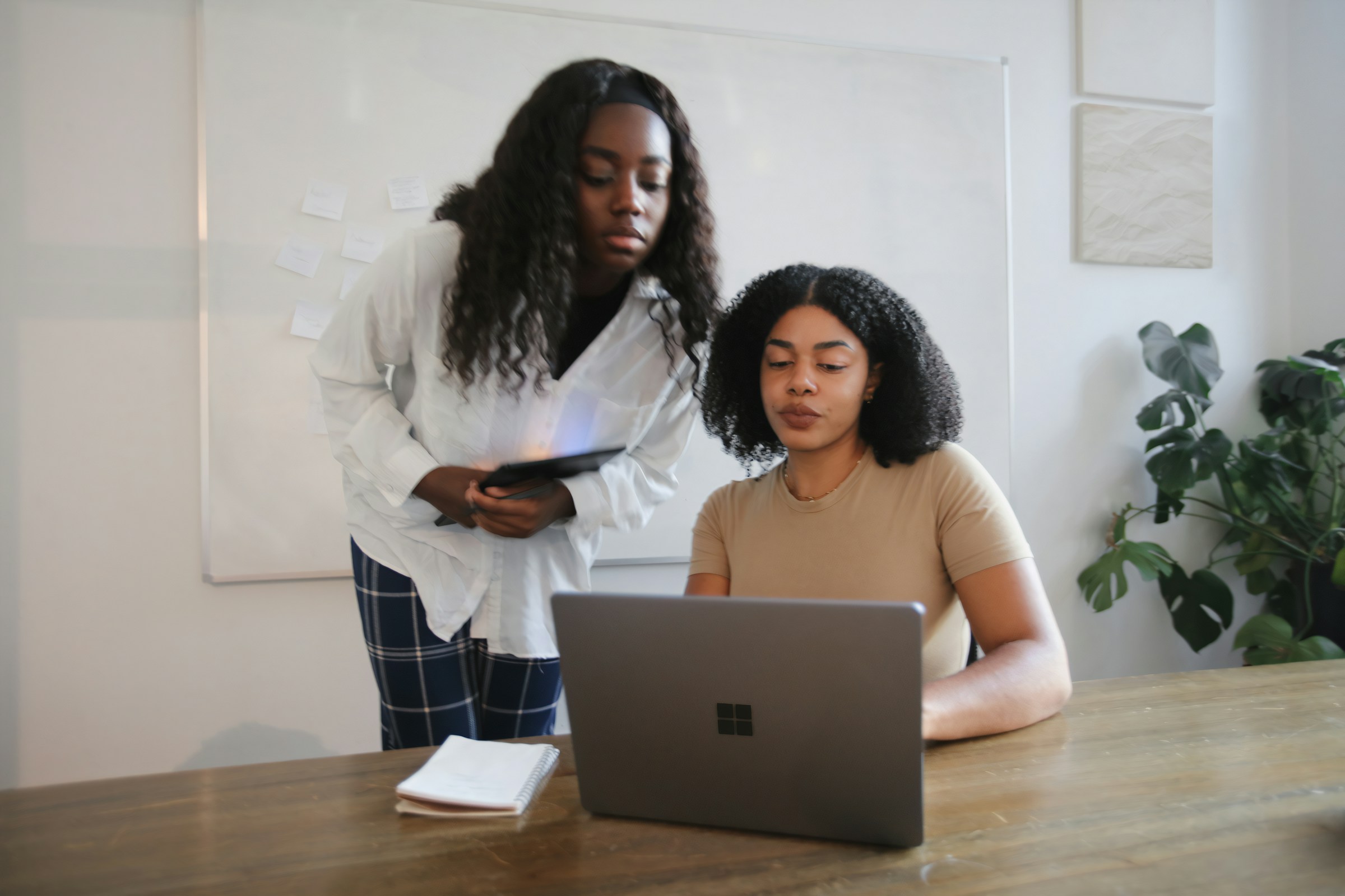 women working - Global Payroll Compliance