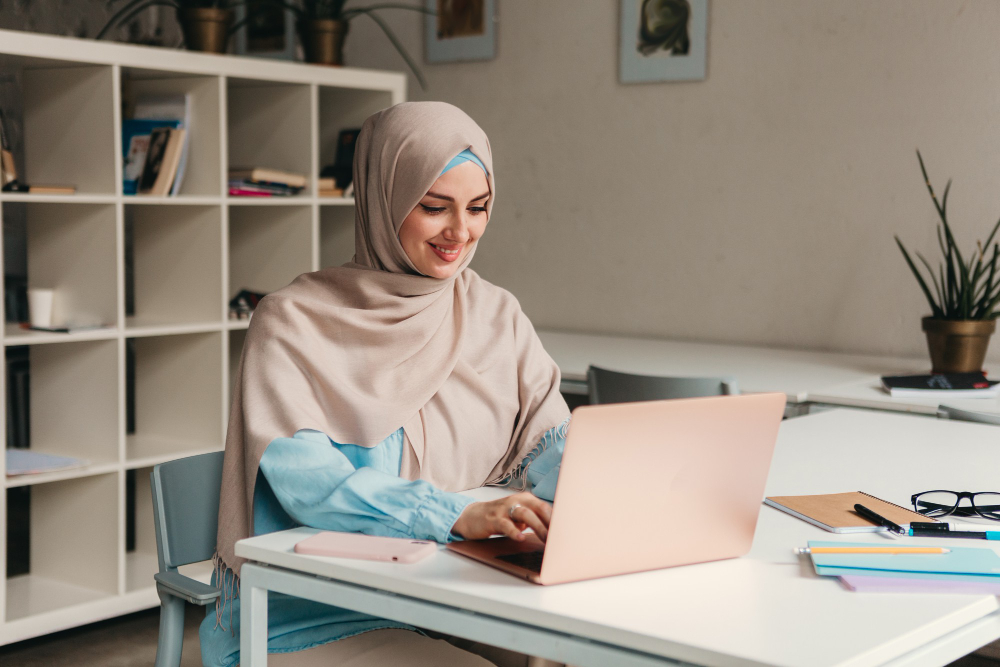 woman smiling - Mudad KSA