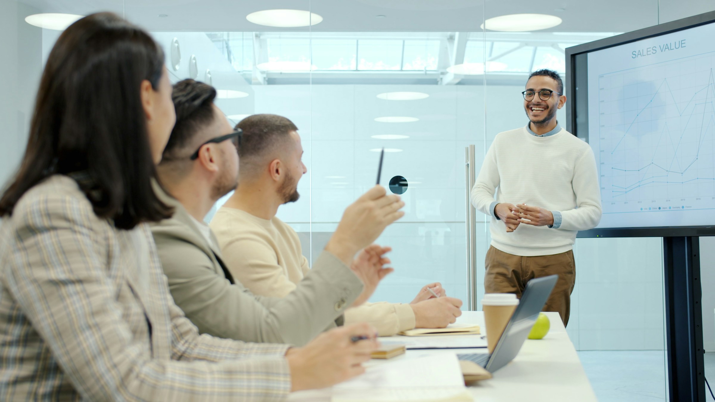 People Discussing - LLC Company Formation in Dubai