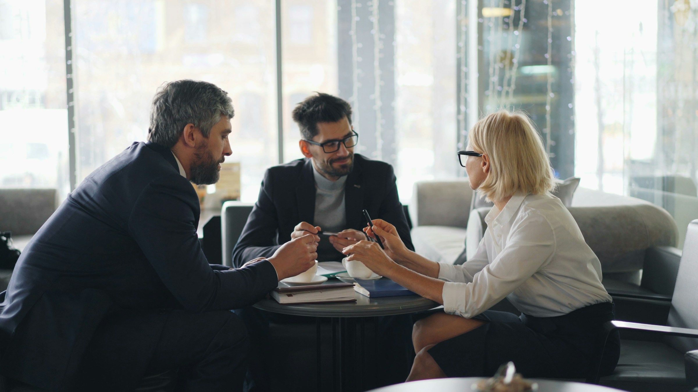 People Discussing - Qatar Labour Law Termination Benefits